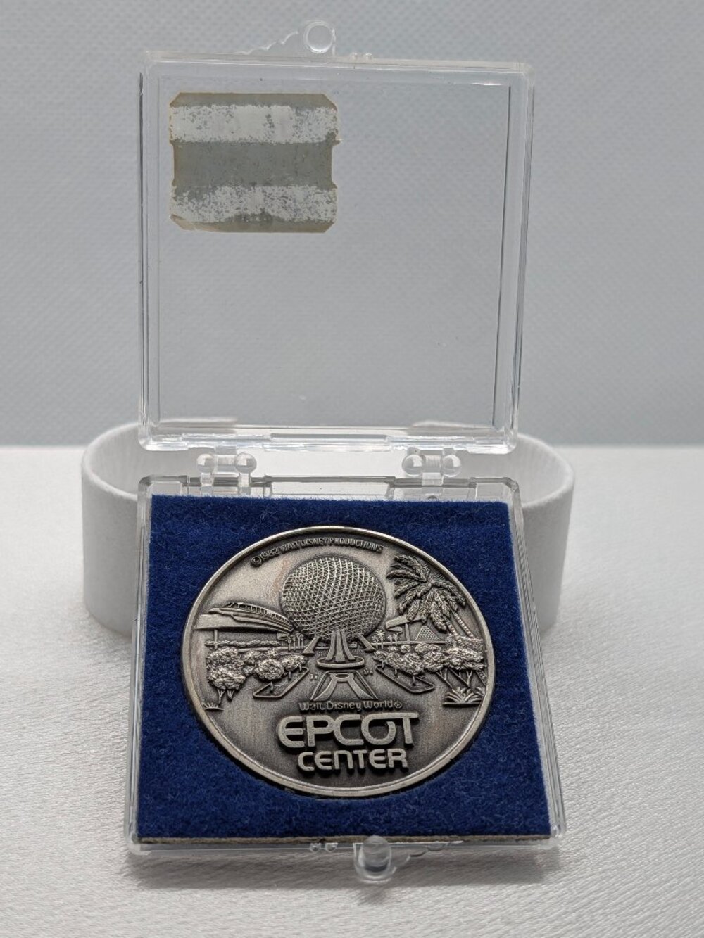 NEW Vintage  1982 Walt Disney Epcot Souvenir Coin Medallion - Picture 6 of 6